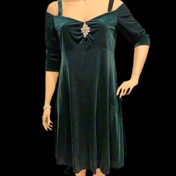 IGIGI Jeweled Velvet Party Dress Plus 22/24 Green Bra-Friendly, 3/4 Sleeves NWOT - Picture 6 of 11